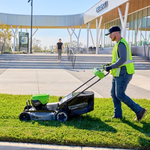 Газонокосилка аккумуляторная Greenworks Арт. 2519407, 82V, 56см, с алюминиевой декой, самоходная, бесщеточная, без АКБ и ЗУ