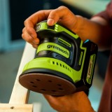 Эксцентриковая шлифмашина акк. Greenworks OS325, 24V, 125 мм, 5000-8000-11000 об/мин, амплитуда 2.4 мм, 1х2Ач, ЗУ, кор (3100907CUA)