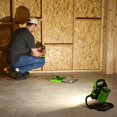 LED-прожектор Greenworks G40WLH 40V/220V 3503907 (1000/2000 лм) с гибридным питанием