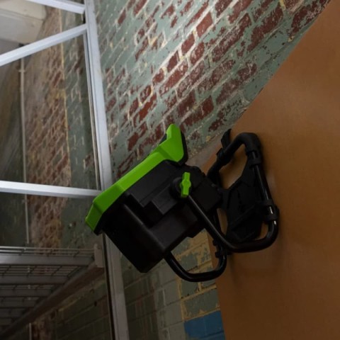 LED-прожектор Greenworks G82WLH с гибридным питанием, 82V / 220V, 1250/2500 лм, крюк для подвеса, крепление на стену, кабель 30 см, без АКБ и ЗУ (3504007)