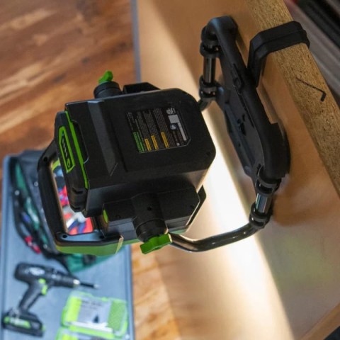 LED-прожектор Greenworks G82WLH с гибридным питанием, 82V / 220V, 1250/2500 лм, крюк для подвеса, крепление на стену, кабель 30 см, без АКБ и ЗУ (3504007)