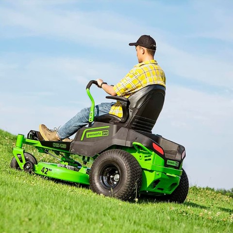 Газонокосилка с сиденьем Greenworks Zero Turn CrossoverT CRZ428 82V (107 см)  с 6 АкБ 5 Ач и ЗУ
