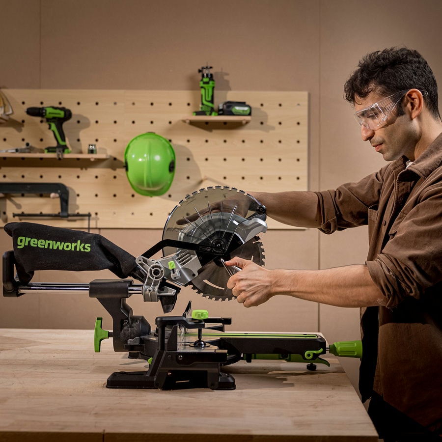 Торцовочная пила акк. Greenworks GD24MS216, 24V, б/щ, 4800 об/мин, 216x30мм,рез 65х310мм,с 1хАКБ 2Ач и ЗУ (1501707UB)