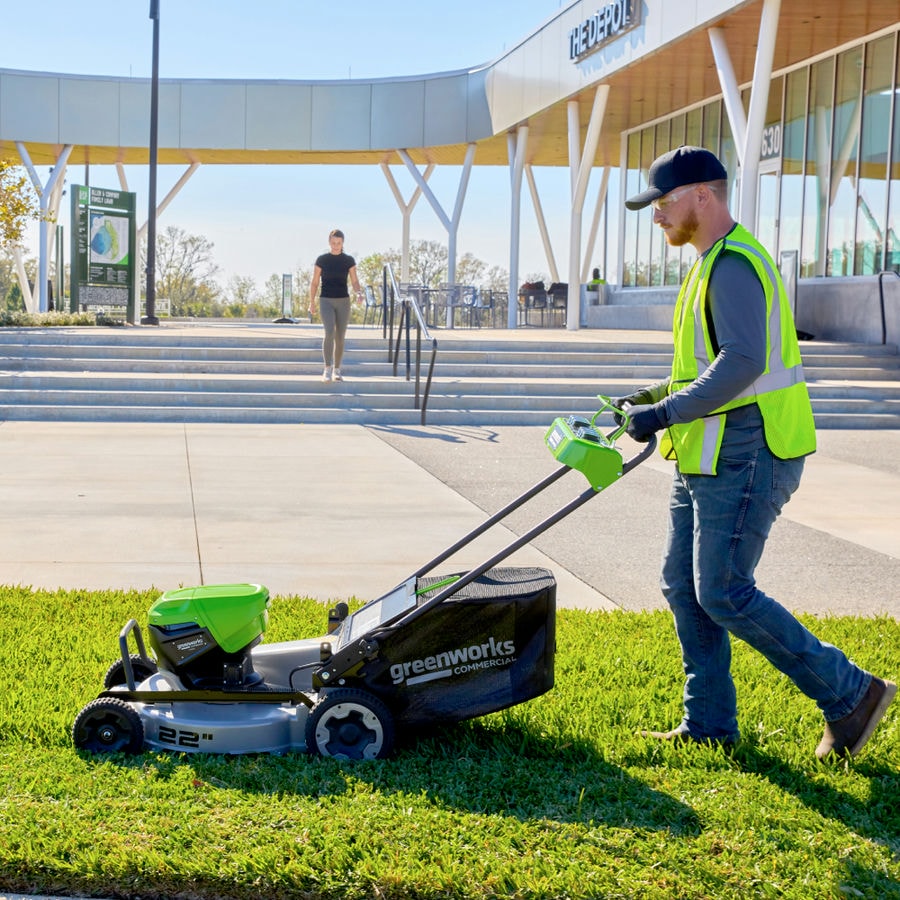 Газонокосилка аккумуляторная Greenworks Арт. 2519407U28, 82V, 56см, с алюминиевой декой, самоходная, бесщеточная, с двумя 8 Ач АКБ и двойным ЗУ