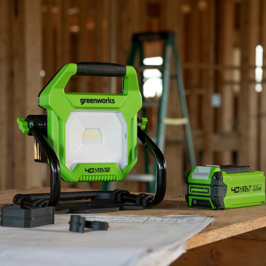 LED-прожектор Greenworks G40WLH 40V/220V 3503907 (1000/2000 лм) с гибридным питанием