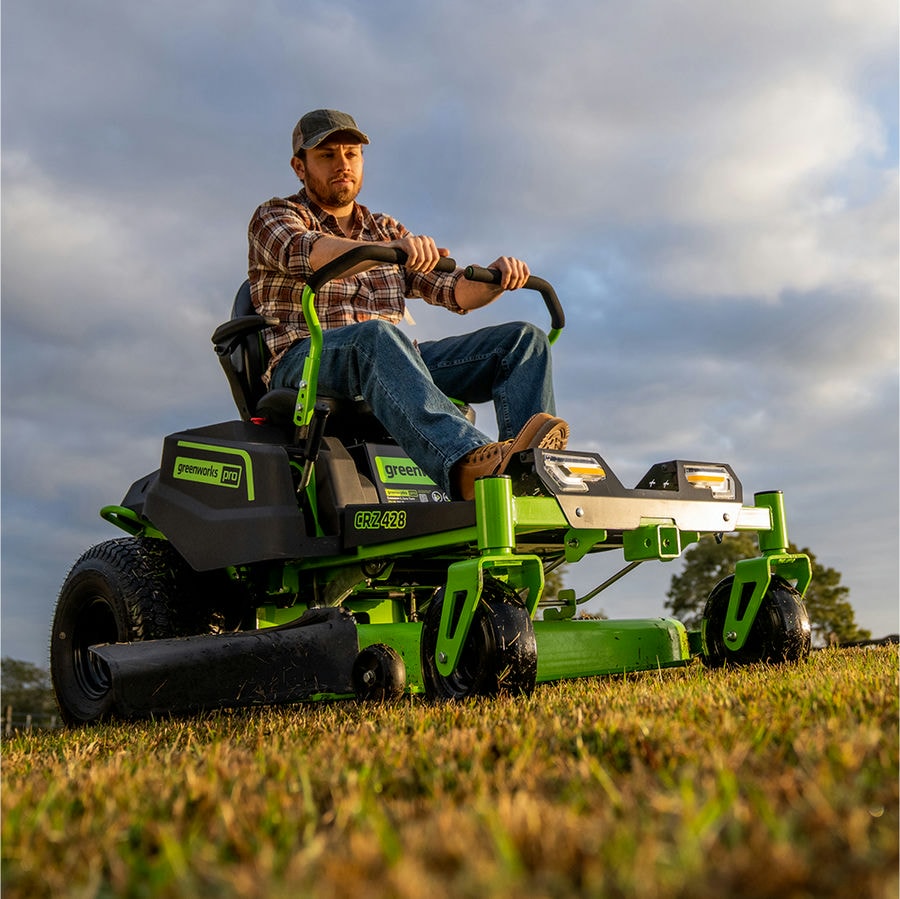 Газонокосилка с сиденьем Greenworks Zero Turn CrossoverT CRZ428 82V (107 см) с 6 АкБ 5 Ач и ЗУ