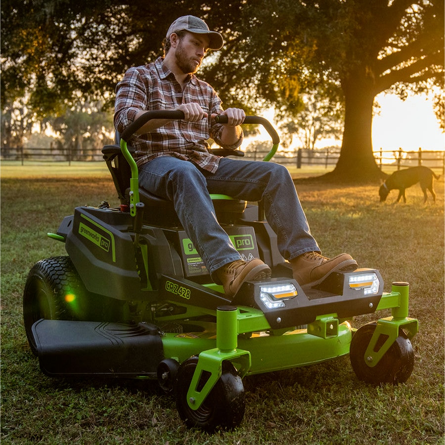 Газонокосилка с сиденьем Greenworks Zero Turn CrossoverT CRZ428 82V (107 см) с 6 АкБ 5 Ач и ЗУ