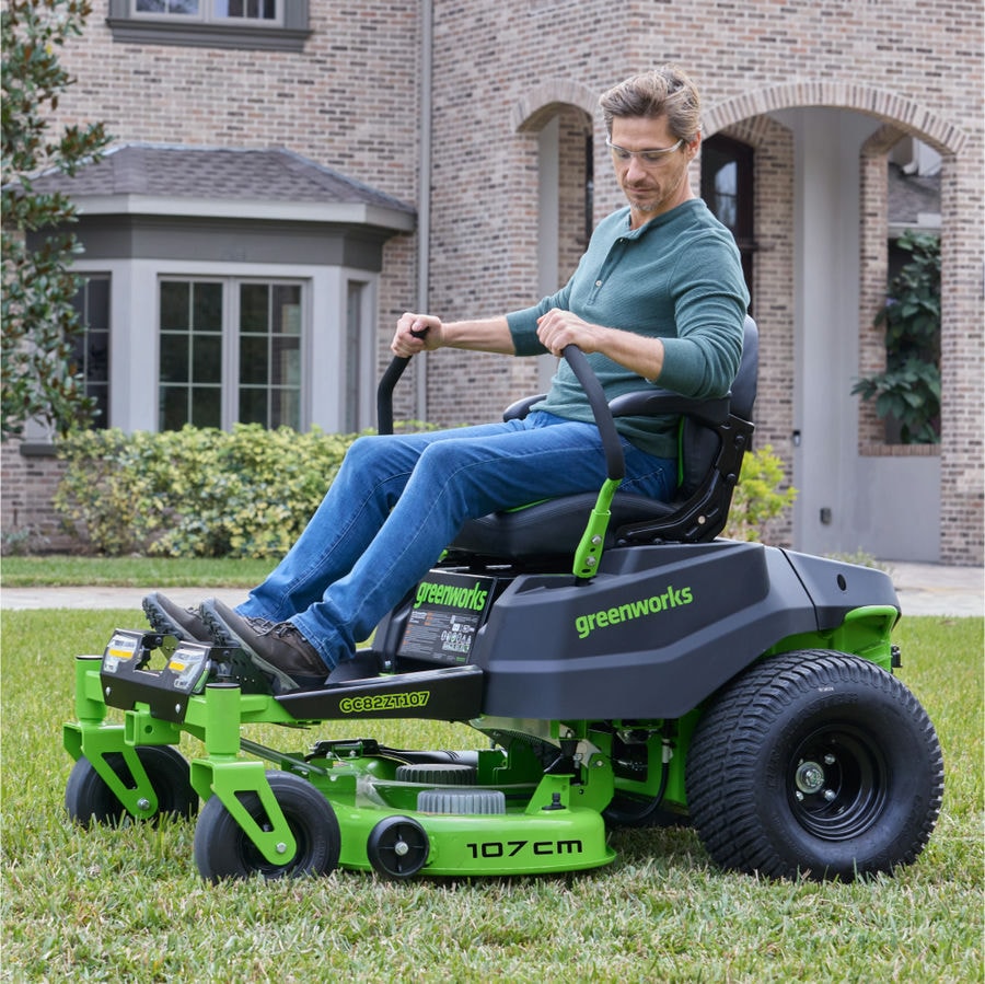 Газонокосилка с сиденьем Greenworks Zero Turn CrossoverT CRZ428 82V (107 см) с 6 АкБ 5 Ач и ЗУ